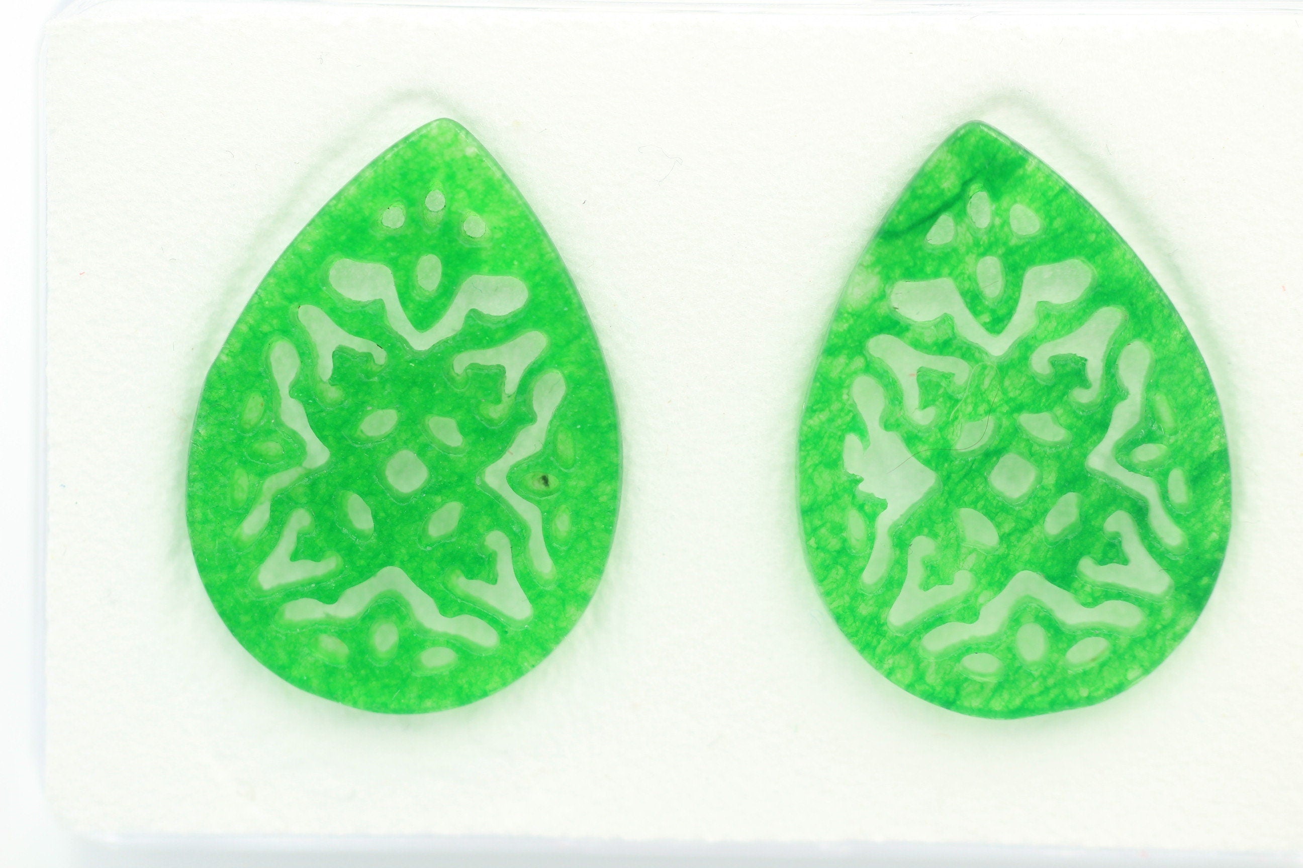 2 x Grüner Achat graviert ca 24 x 17 mm für Ohrschmuck etc