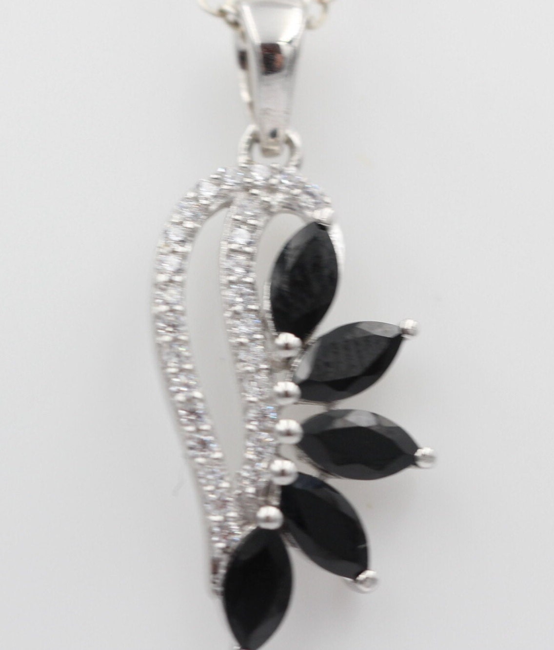 1,26 Carat schwarzer Onyx Anhänger 925 Silber Collier Kette schwarzer Edelstein