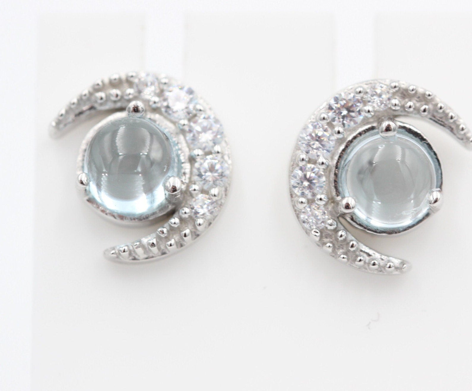 Edle 1,10 Carat Blautopas Mondohrstecker 925 Silber hellblauer Edelstein Top