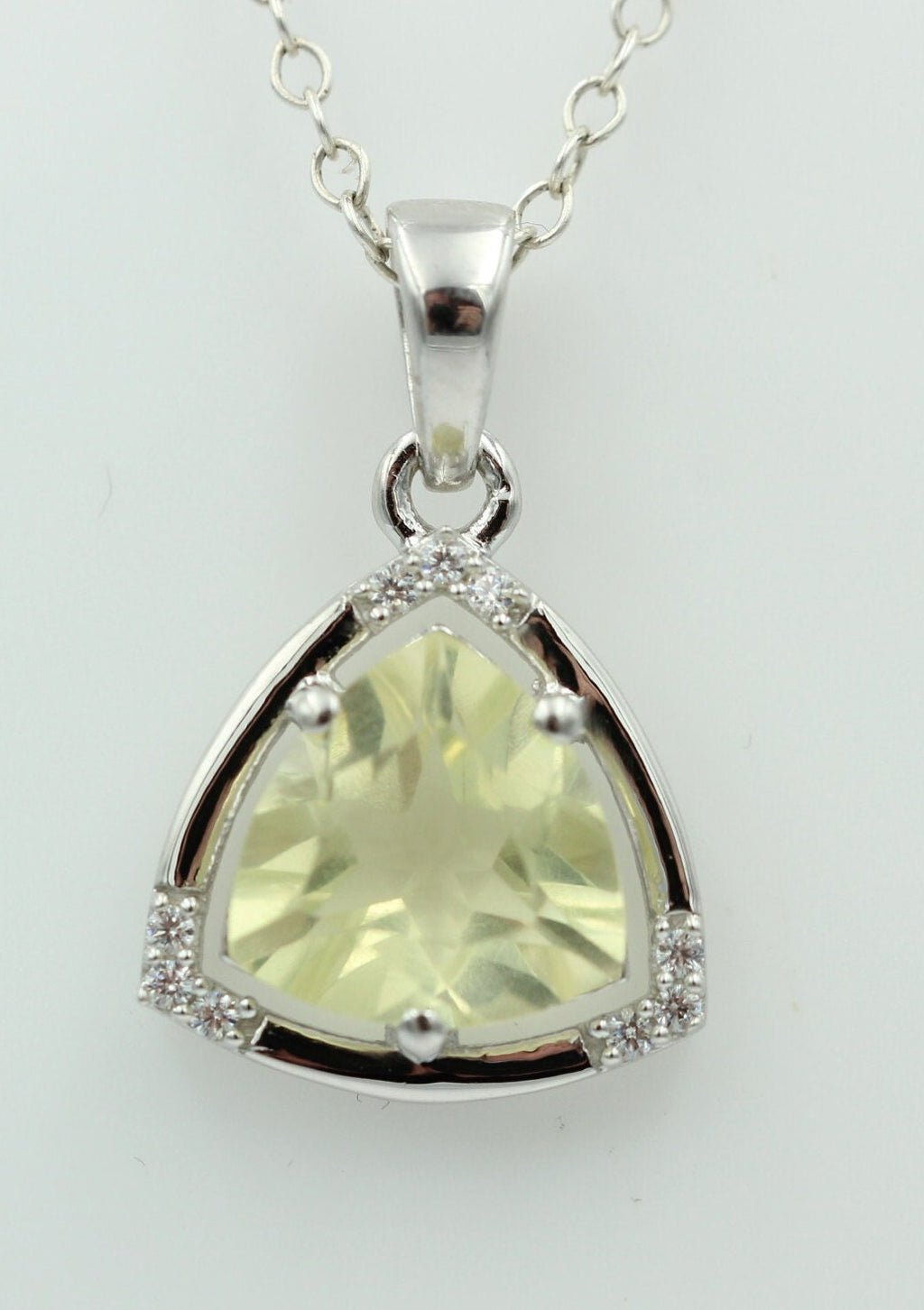 2,28 Carat Limonenquarz Anhänger grüner Lemonquarz mit Zirkonia 925 Silber Kette