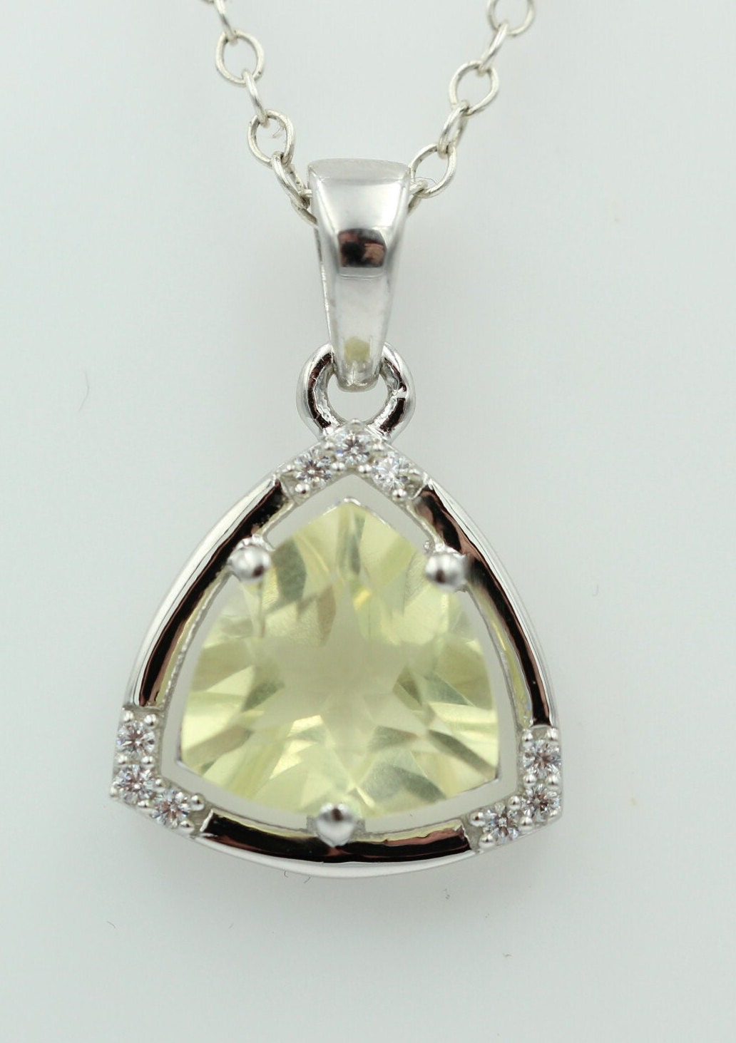 2,28 Carat Limonenquarz Anhänger grüner Lemonquarz mit Zirkonia 925 Silber Kette