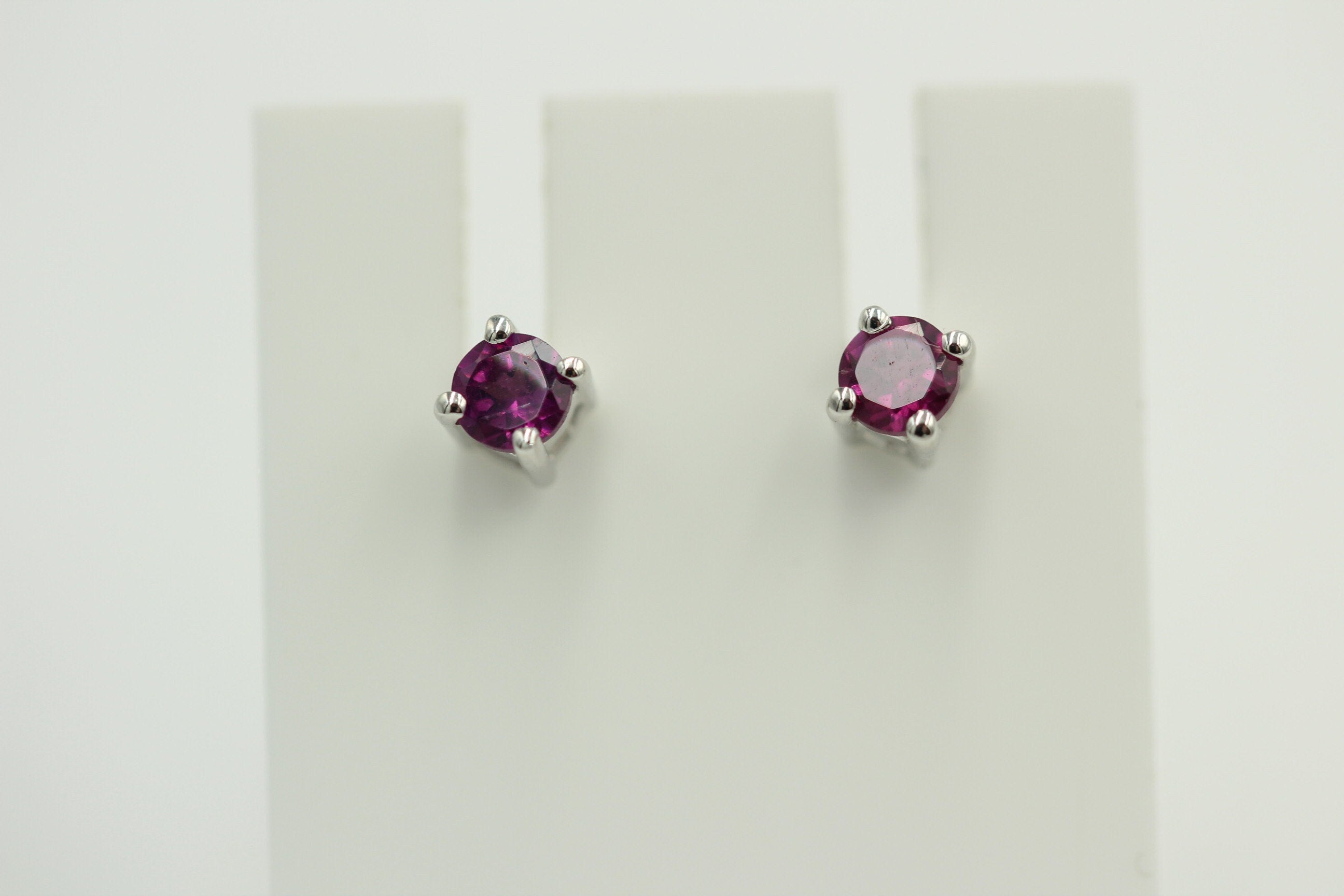 echter 0,40 Carat Rhodolith Ohrstecker 925 Silber Ohrschmuck 3,25 mm