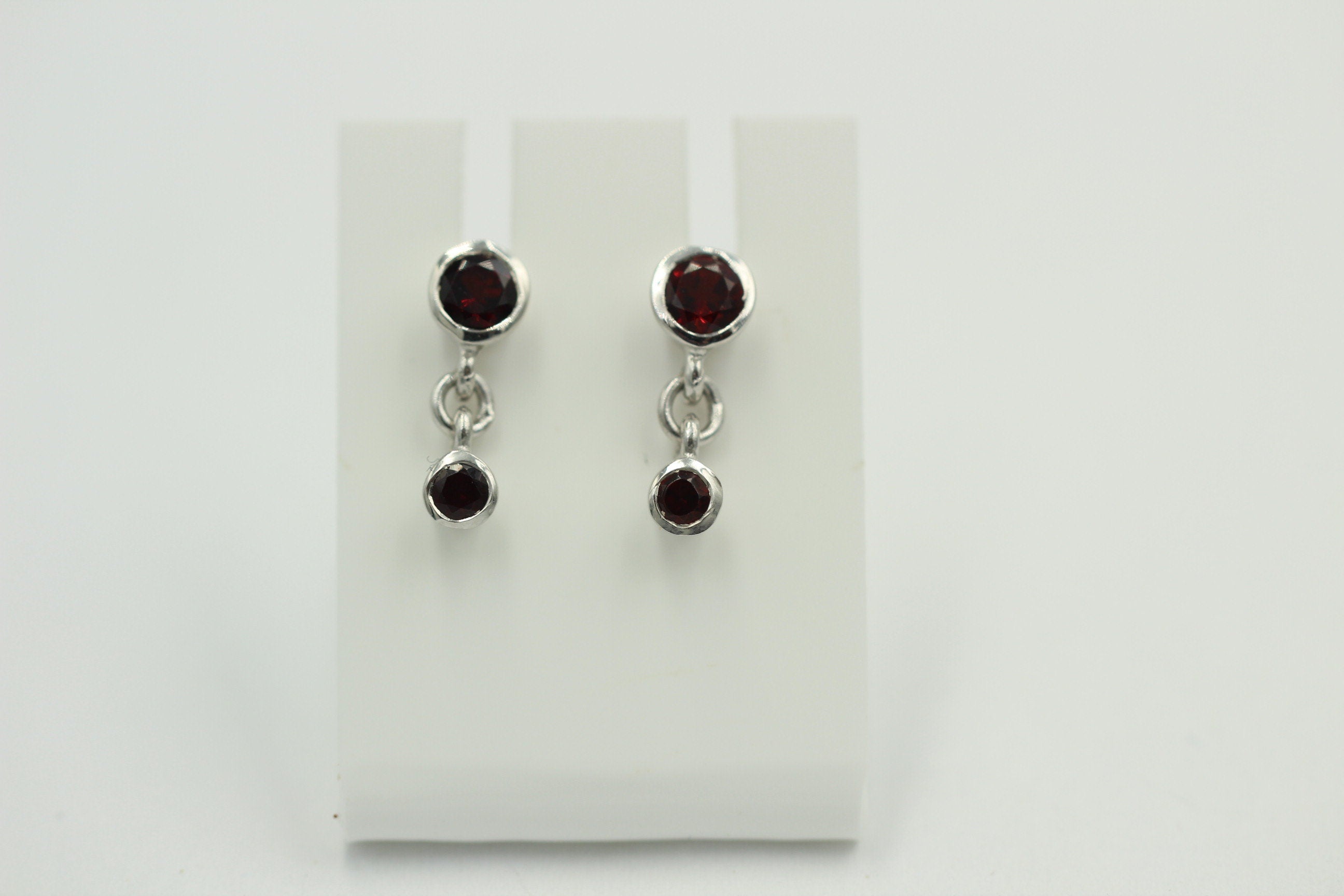 Edle 0,84 Carat rote Granat Ohrstecker, 925 Silber, Ohrhänger, Ohrschmuck