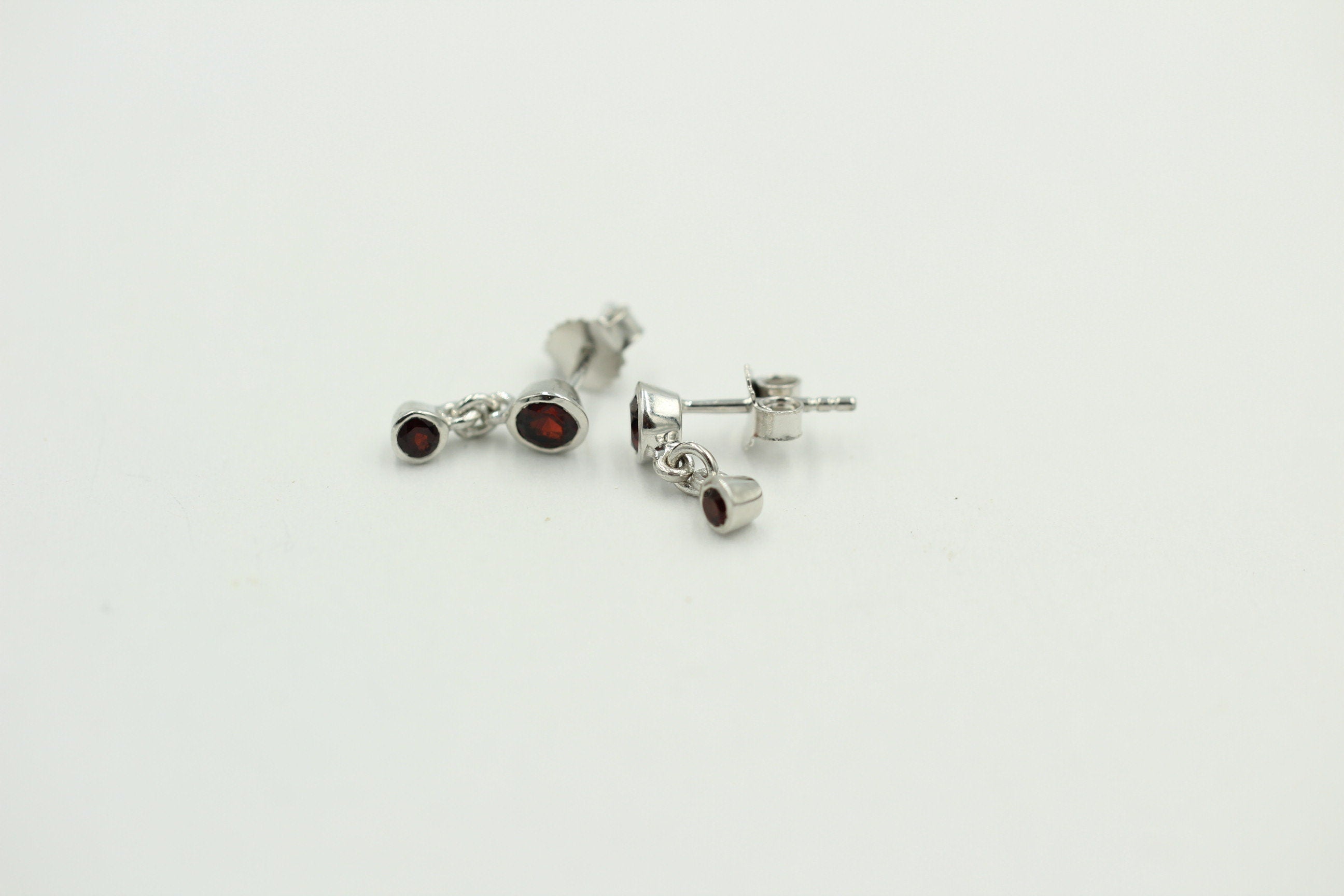 Edle 0,84 Carat rote Granat Ohrstecker, 925 Silber, Ohrhänger, Ohrschmuck