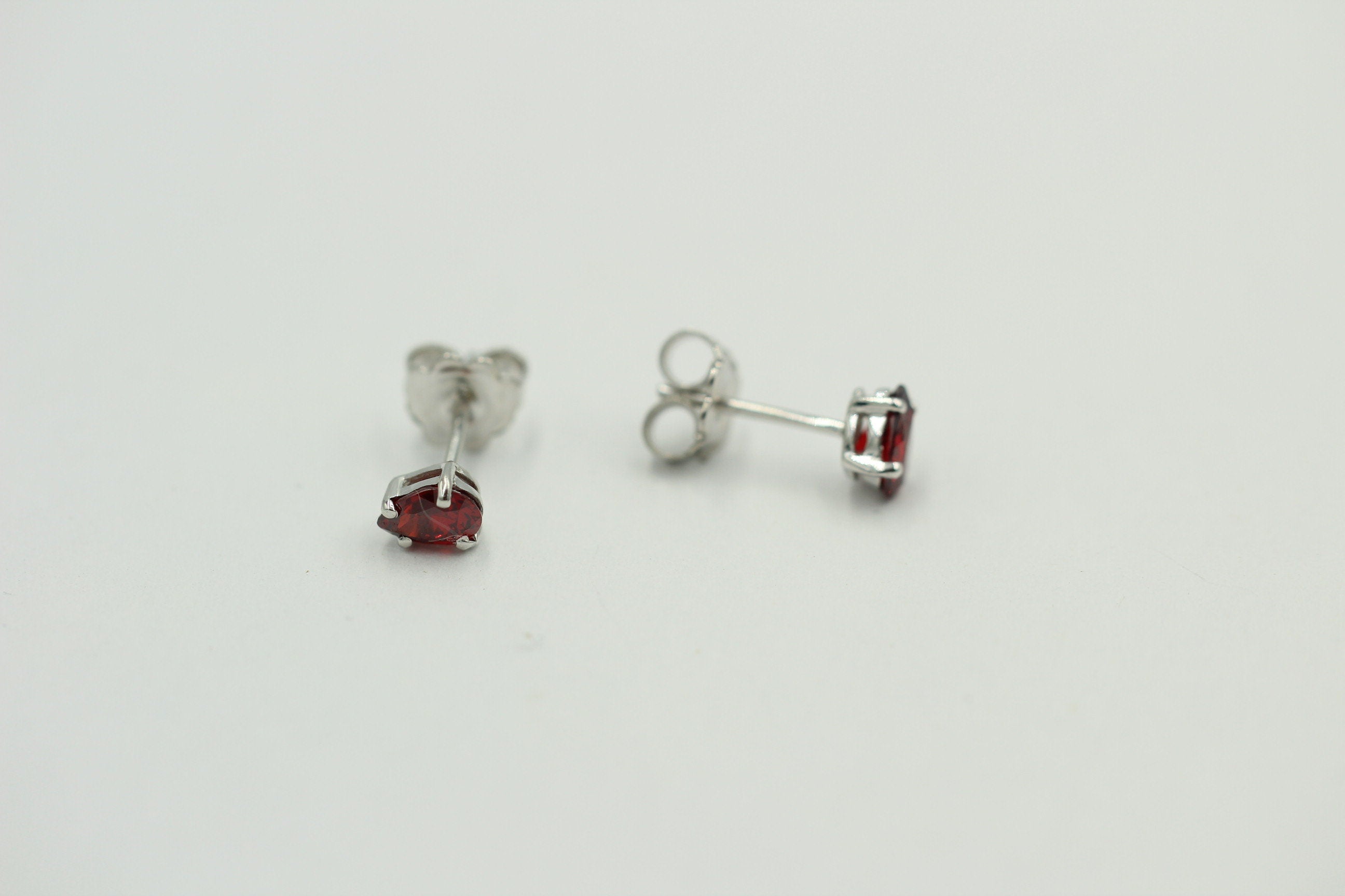 Edle Zirkonia Ohrstecker in rot 925 Silber 6 x 4 mm Top Ohrstecker