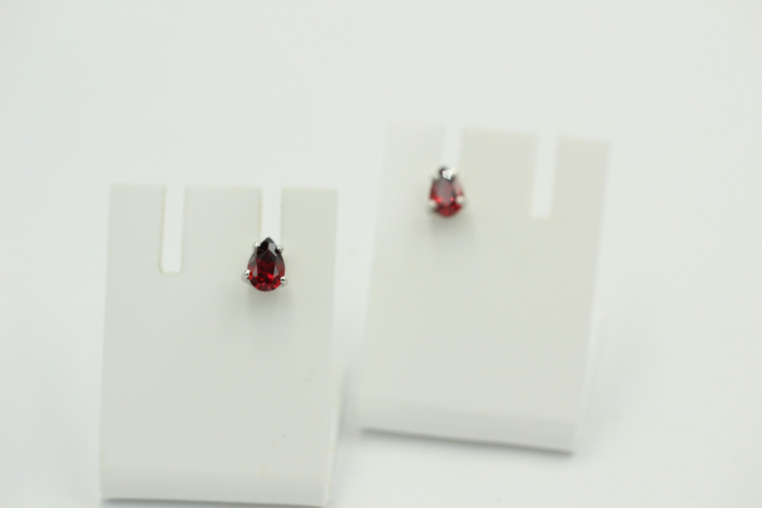 Edle Zirkonia Ohrstecker in rot 925 Silber 6 x 4 mm Top Ohrstecker