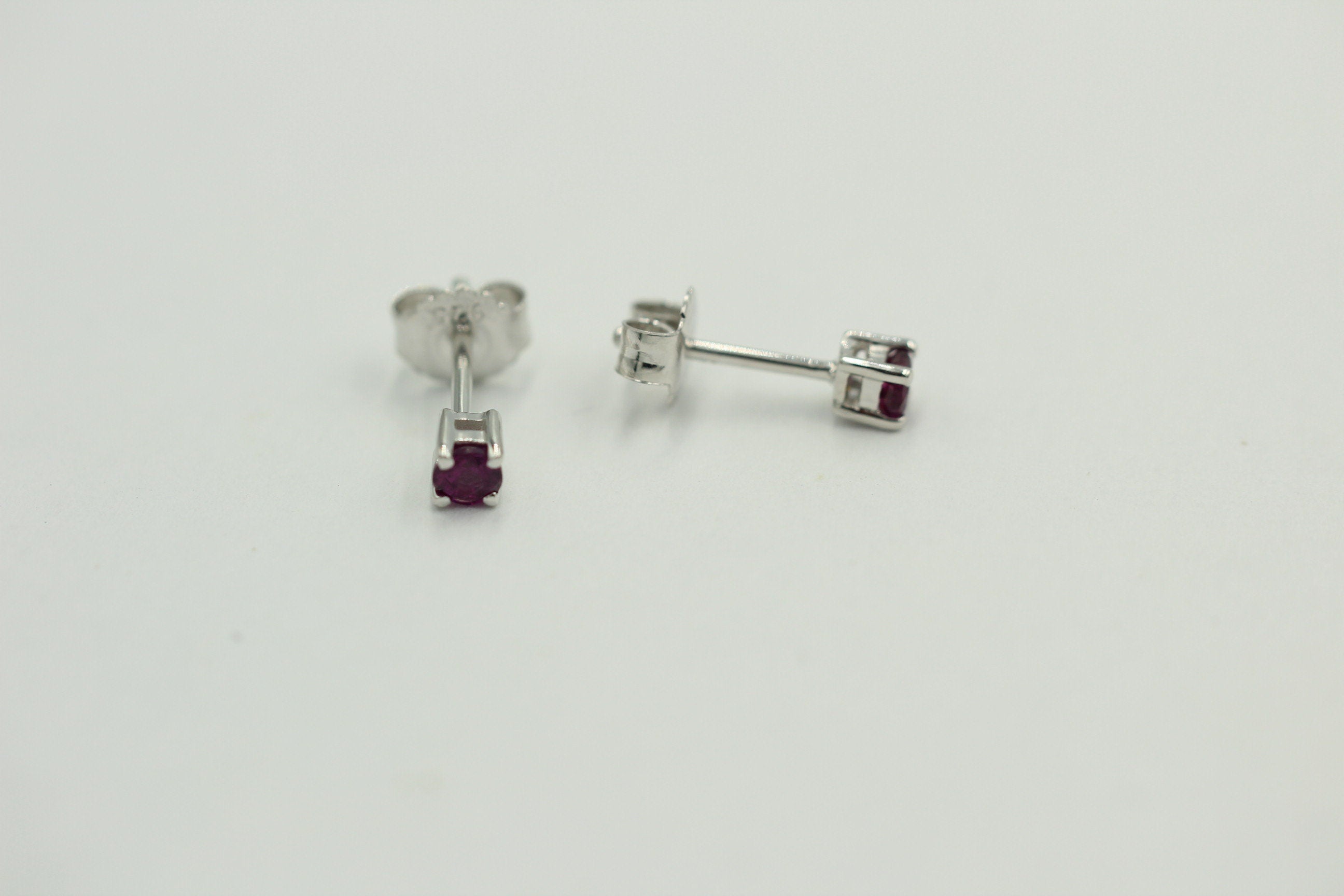 echter 0,40 Carat Rhodolith Ohrstecker 925 Silber Ohrschmuck 3,25 mm