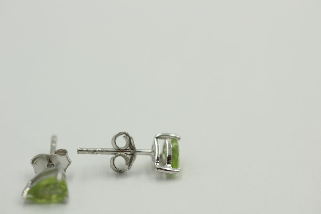 Edle 0,80 Carat maigrüne Peridot Pear Ohrstecker, Ohrring, 925 Silber, Schmuck