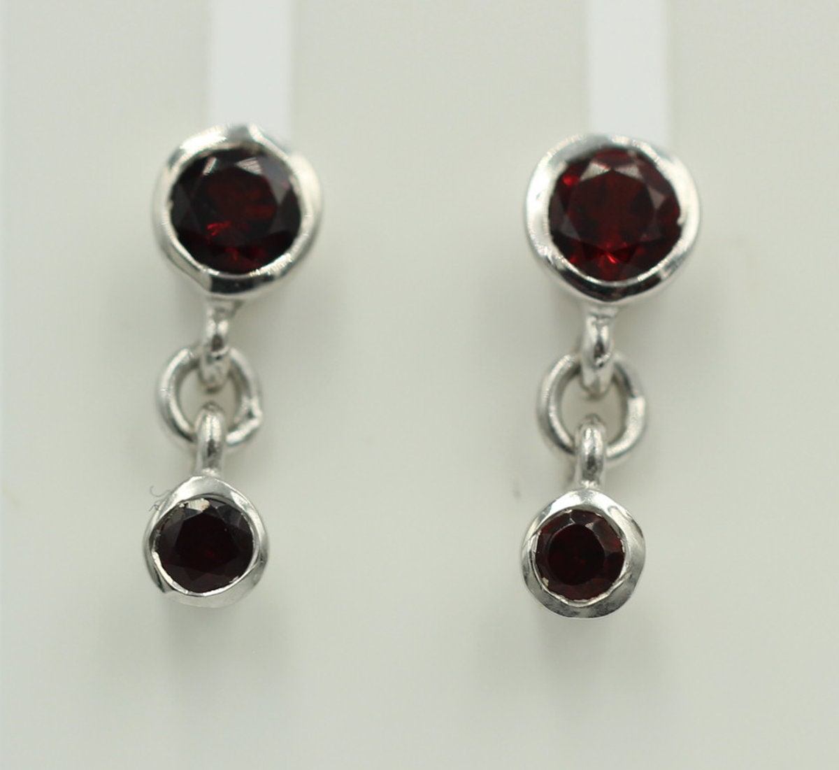 Edle 0,84 Carat rote Granat Ohrstecker, 925 Silber, Ohrhänger, Ohrschmuck