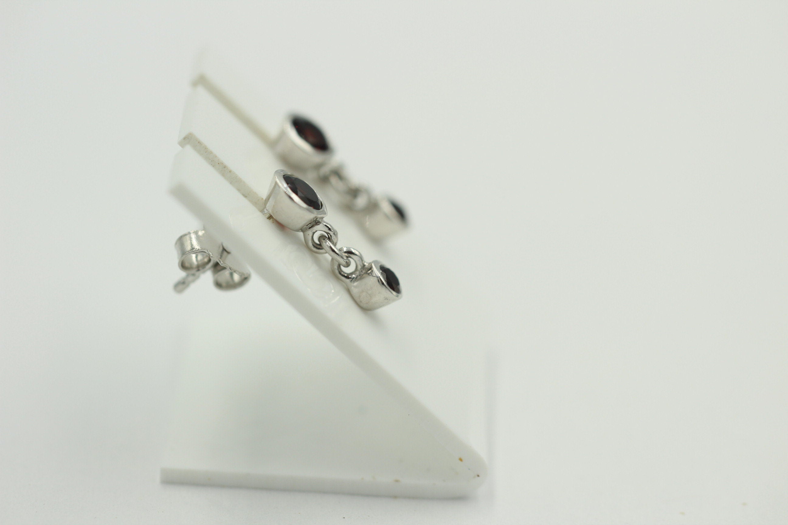 Edle 0,84 Carat rote Granat Ohrstecker, 925 Silber, Ohrhänger, Ohrschmuck