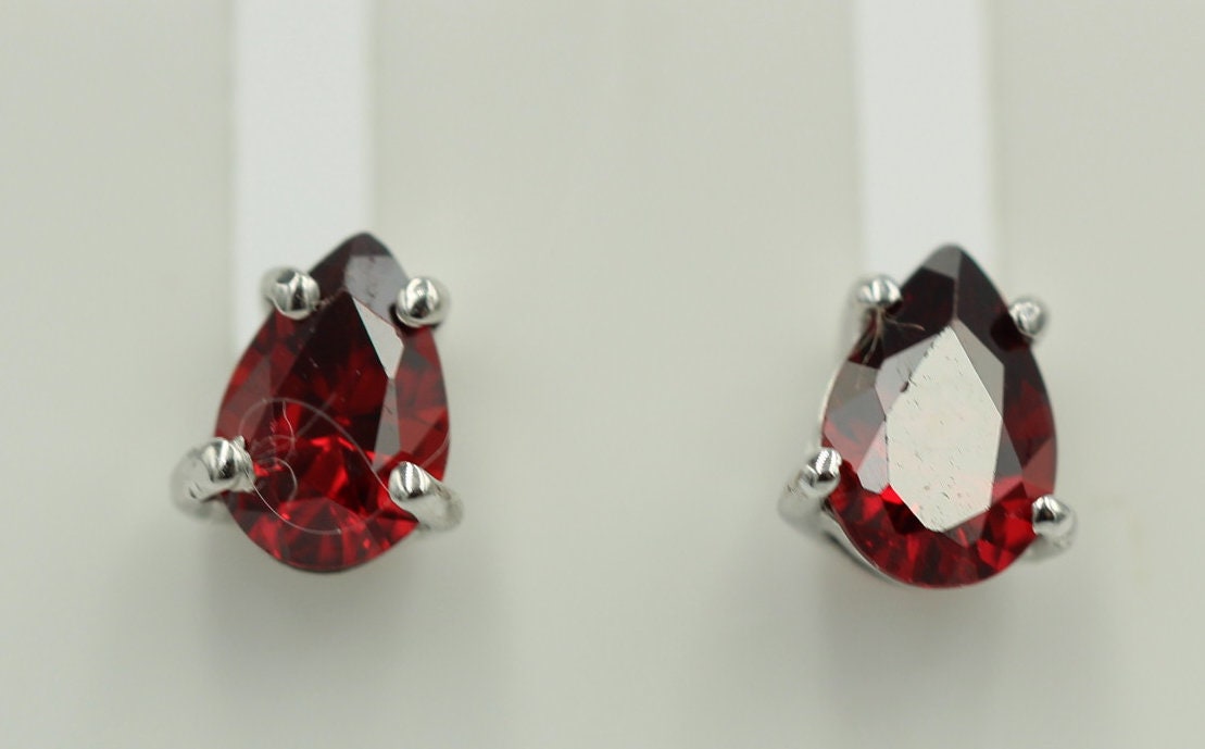 Edle Zirkonia Ohrstecker in rot 925 Silber 6 x 4 mm Top Ohrstecker