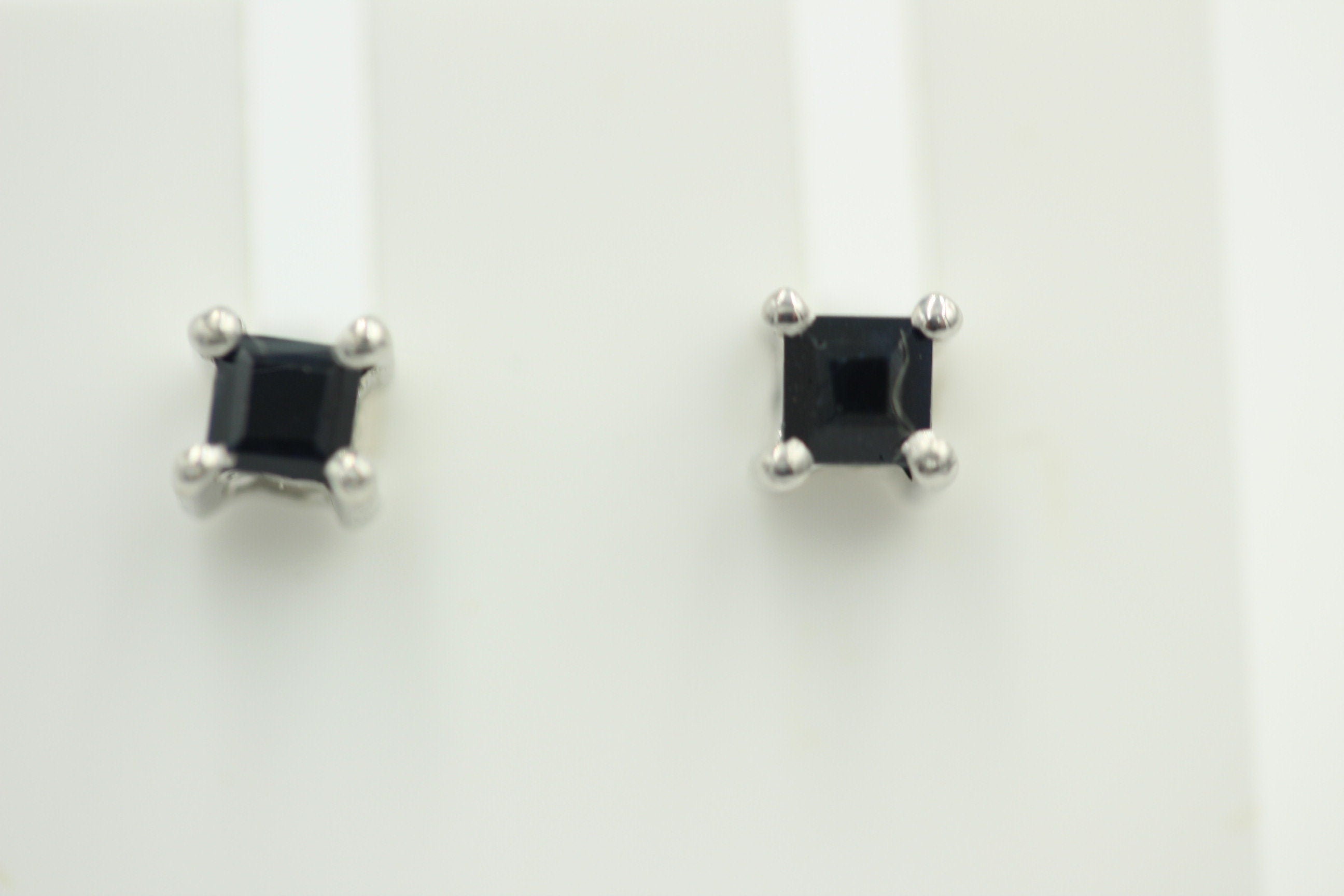 0,3 Carat seltener Saphir Ohrstecker 925 Sterling Silber Unisex
