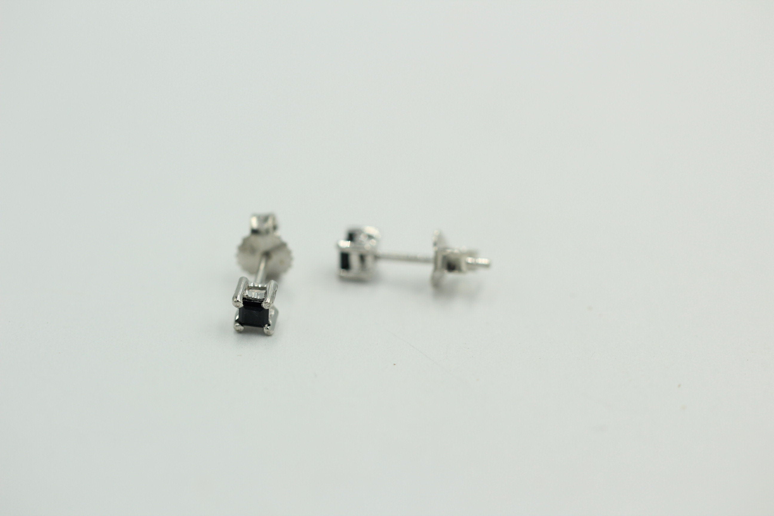 0,3 Carat seltener Saphir Ohrstecker 925 Sterling Silber Unisex