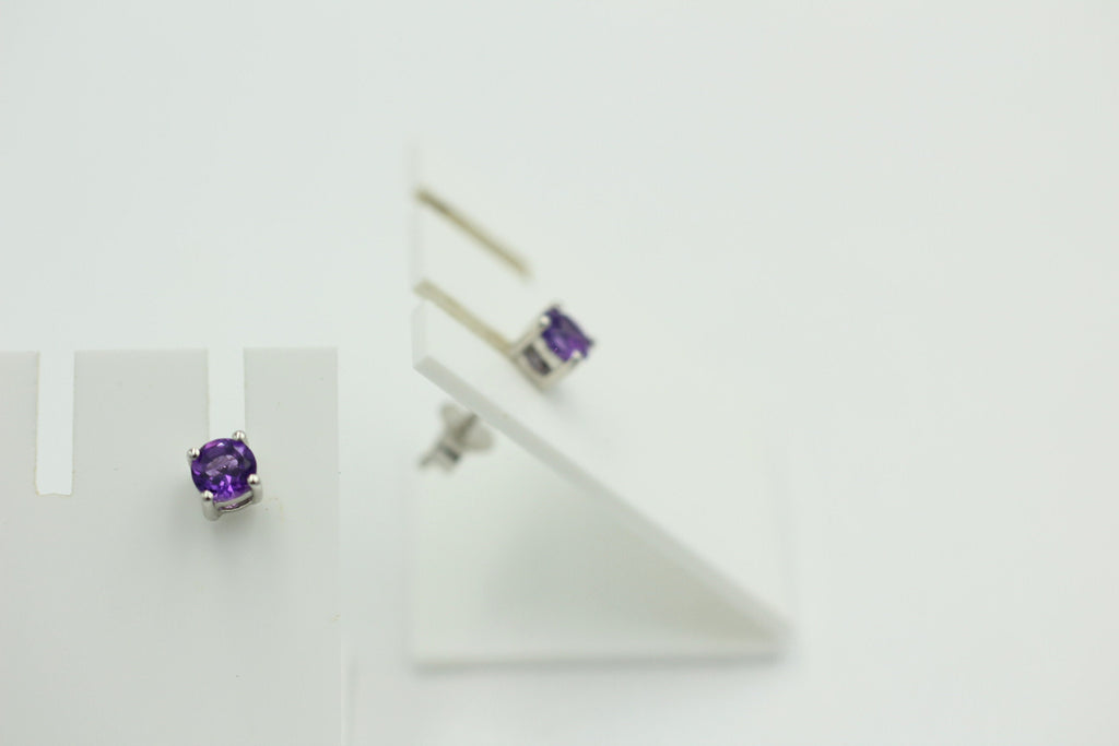 0,51 Carat leuchtender Amethyst Ohrstecker Afrika Unisex Top Edel