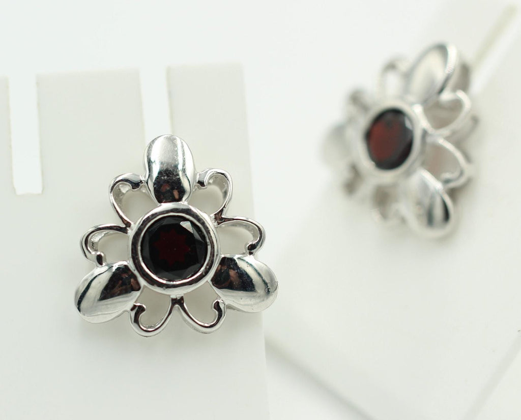 Blumige 2,20 Carat Granat Ohrstecker, Ohrschmuck, 925 Silber, Rhodiniert