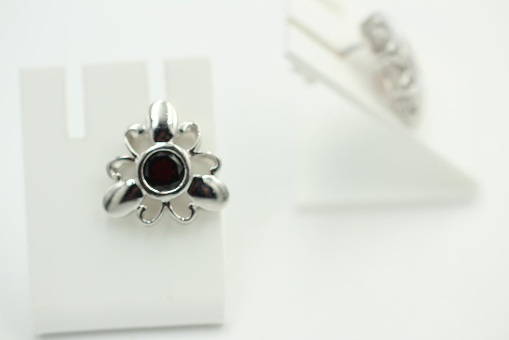 Blumige 2,20 Carat Granat Ohrstecker, Ohrschmuck, 925 Silber, Rhodiniert
