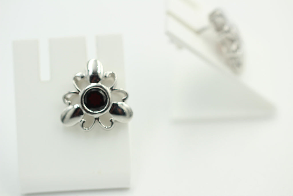 Blumige 2,20 Carat Granat Ohrstecker, Ohrschmuck, 925 Silber, Rhodiniert