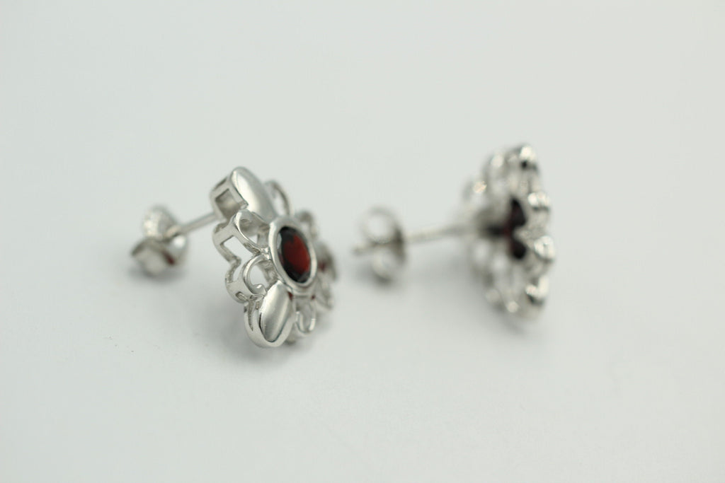 Blumige 2,20 Carat Granat Ohrstecker, Ohrschmuck, 925 Silber, Rhodiniert