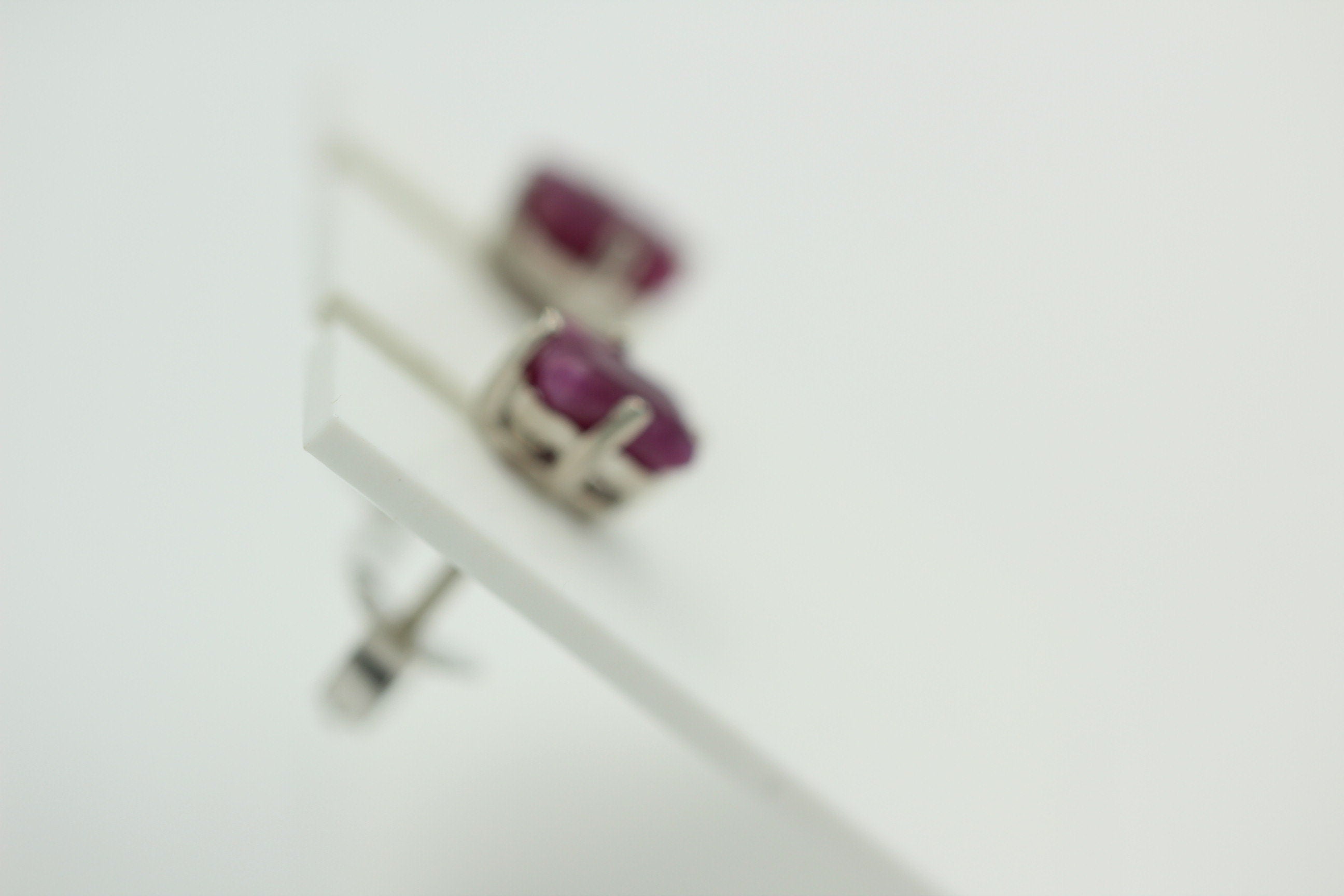 Edler 1,50 Carat Rubin Ohrstecker, Ohrring, 925 Silber, Rhodiniert