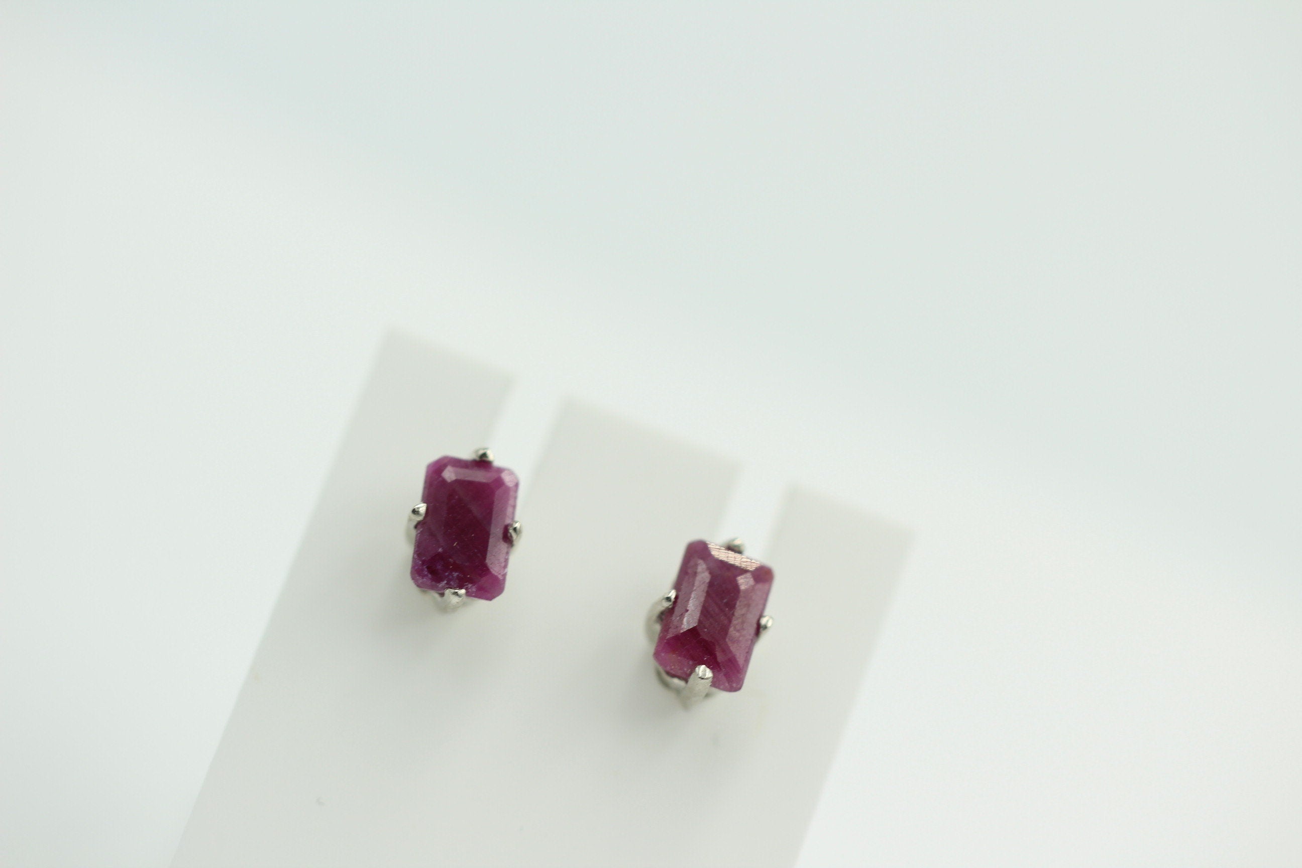 Edler 1,50 Carat Rubin Ohrstecker, Ohrring, 925 Silber, Rhodiniert