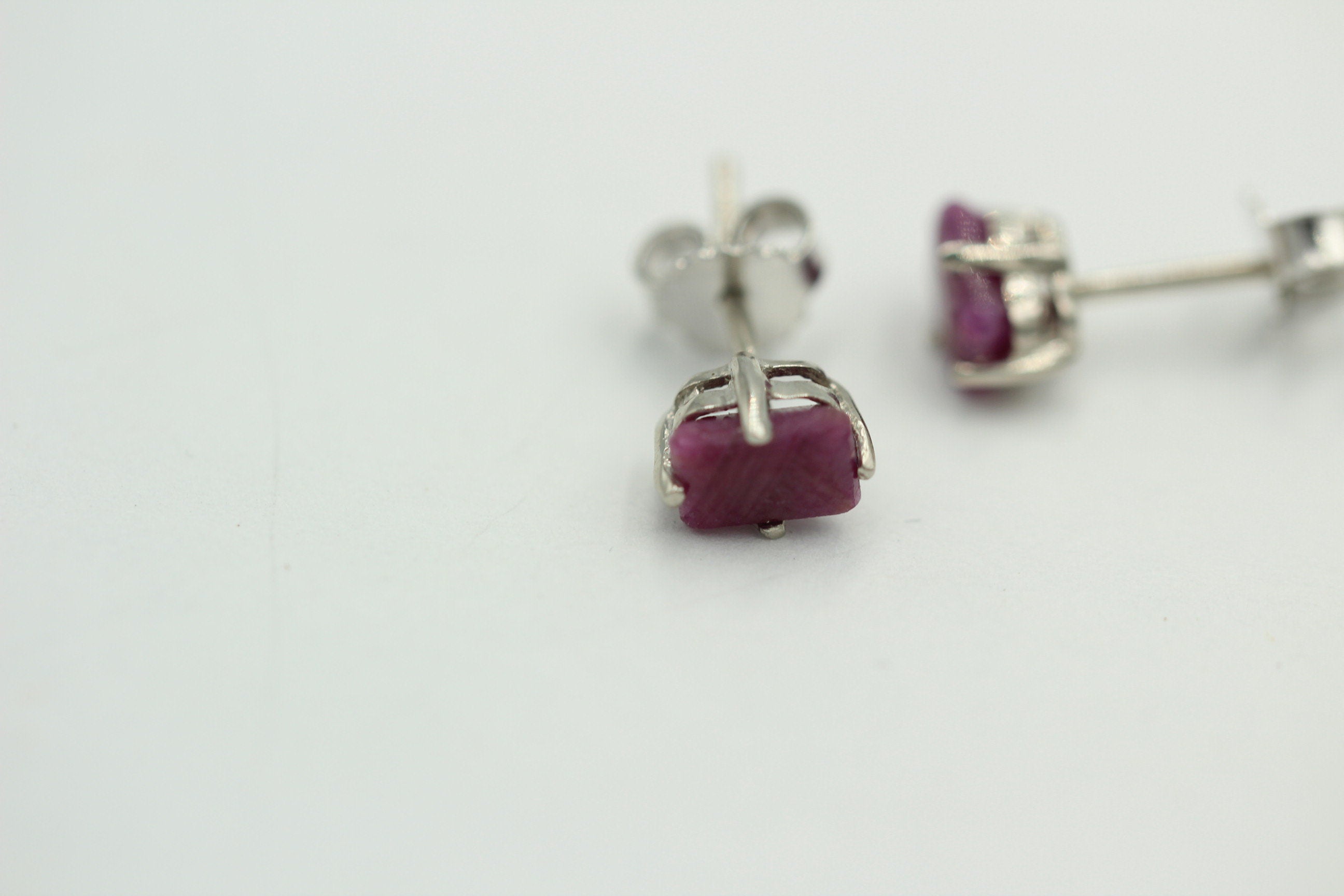 Edler 1,50 Carat Rubin Ohrstecker, Ohrring, 925 Silber, Rhodiniert