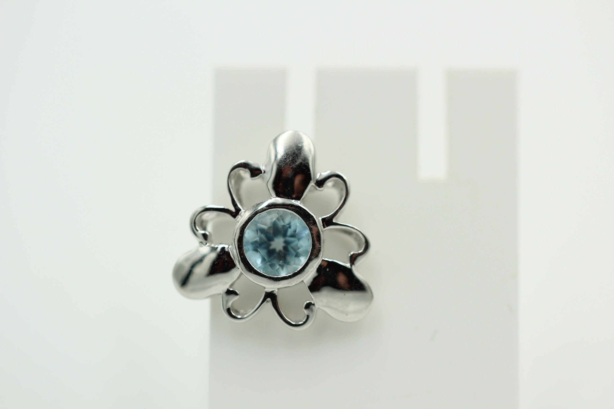 Blumige 2,20 Carat funkelnde Blautopas Ohrstecker, Ohrring, 925 Sterling Silber