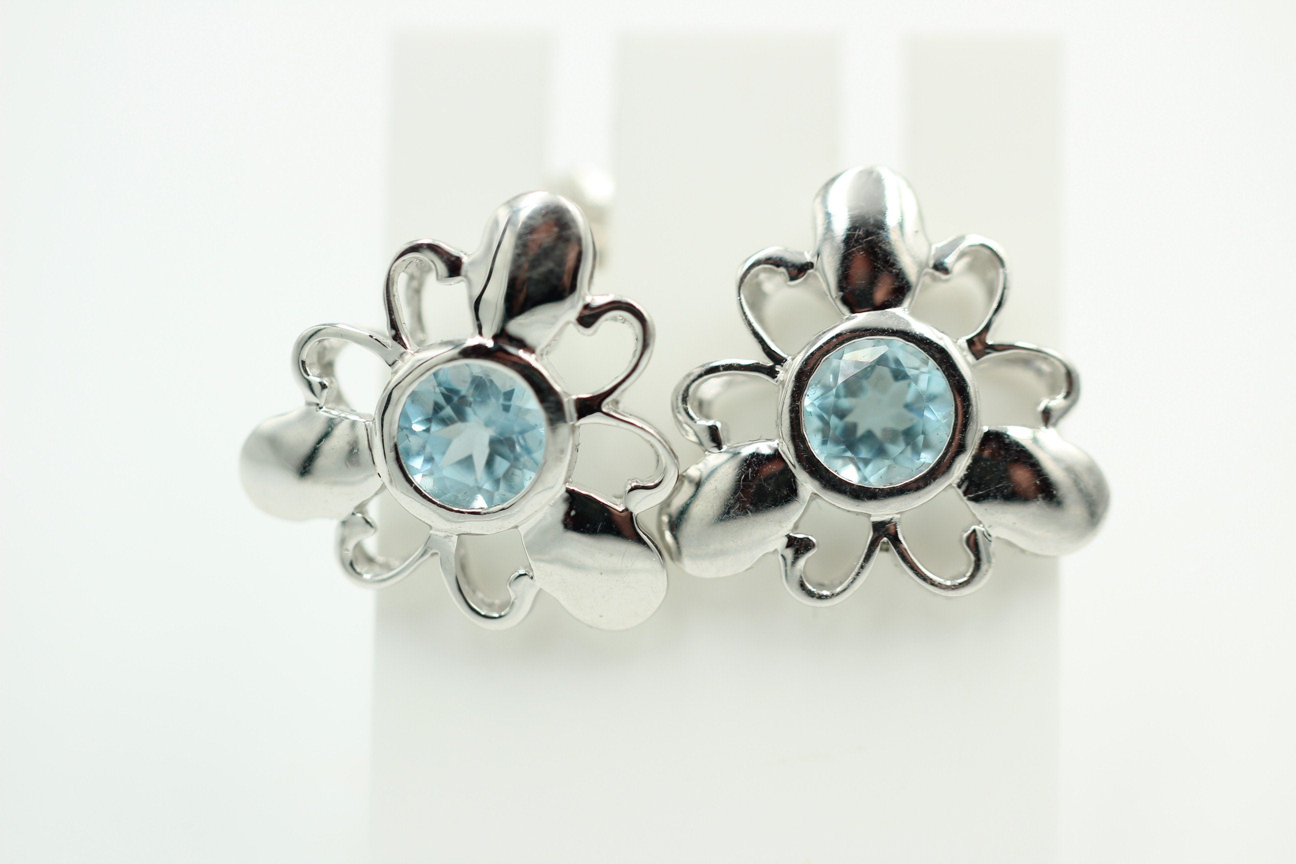 Blumige 2,20 Carat funkelnde Blautopas Ohrstecker, Ohrring, 925 Sterling Silber