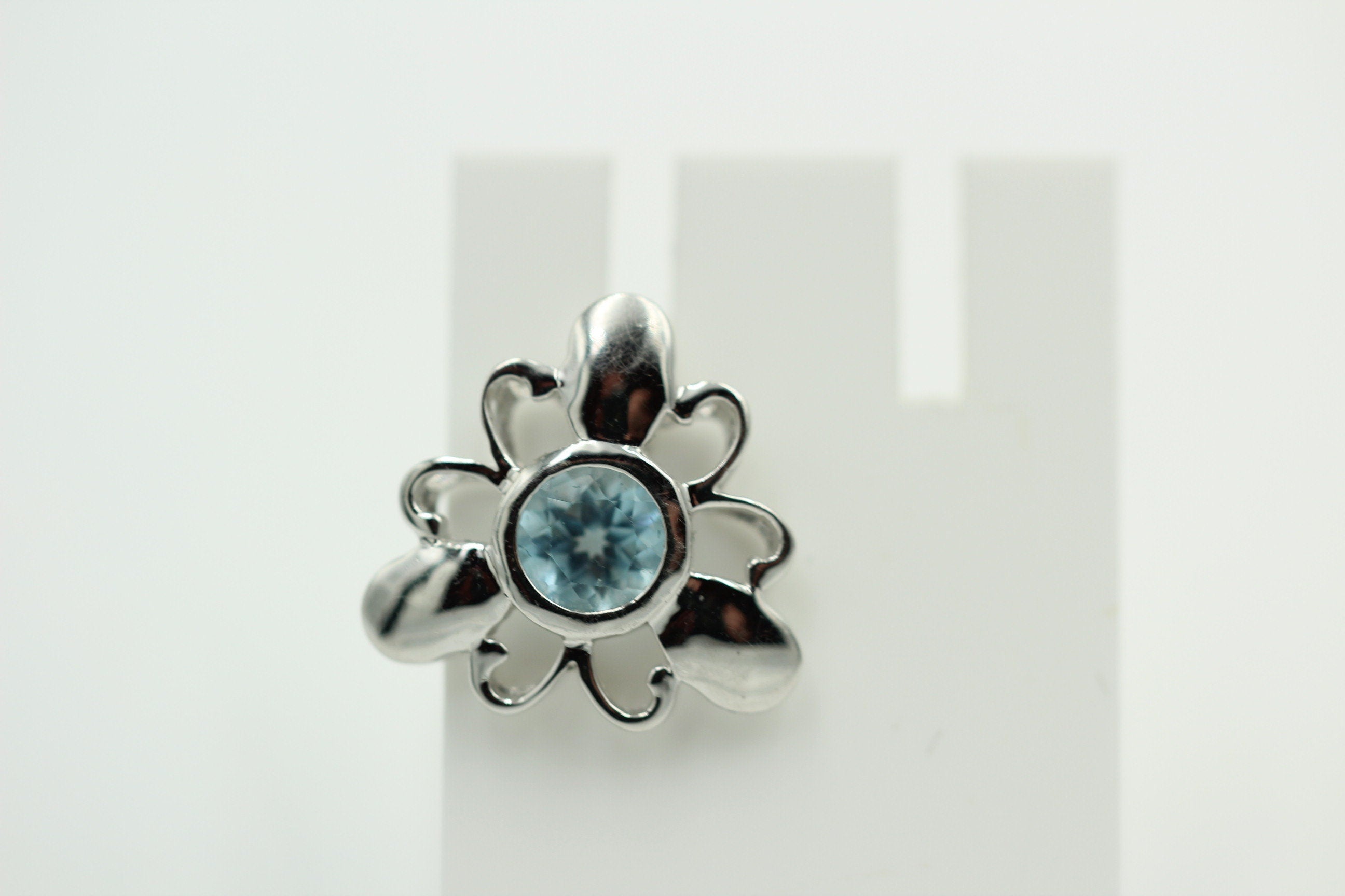 Blumige 2,20 Carat funkelnde Blautopas Ohrstecker, Ohrring, 925 Sterling Silber