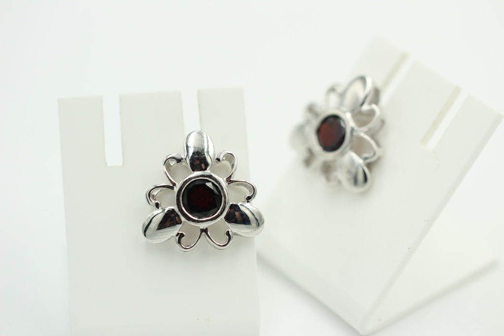 Blumige 2,20 Carat Granat Ohrstecker, Ohrschmuck, 925 Silber, Rhodiniert