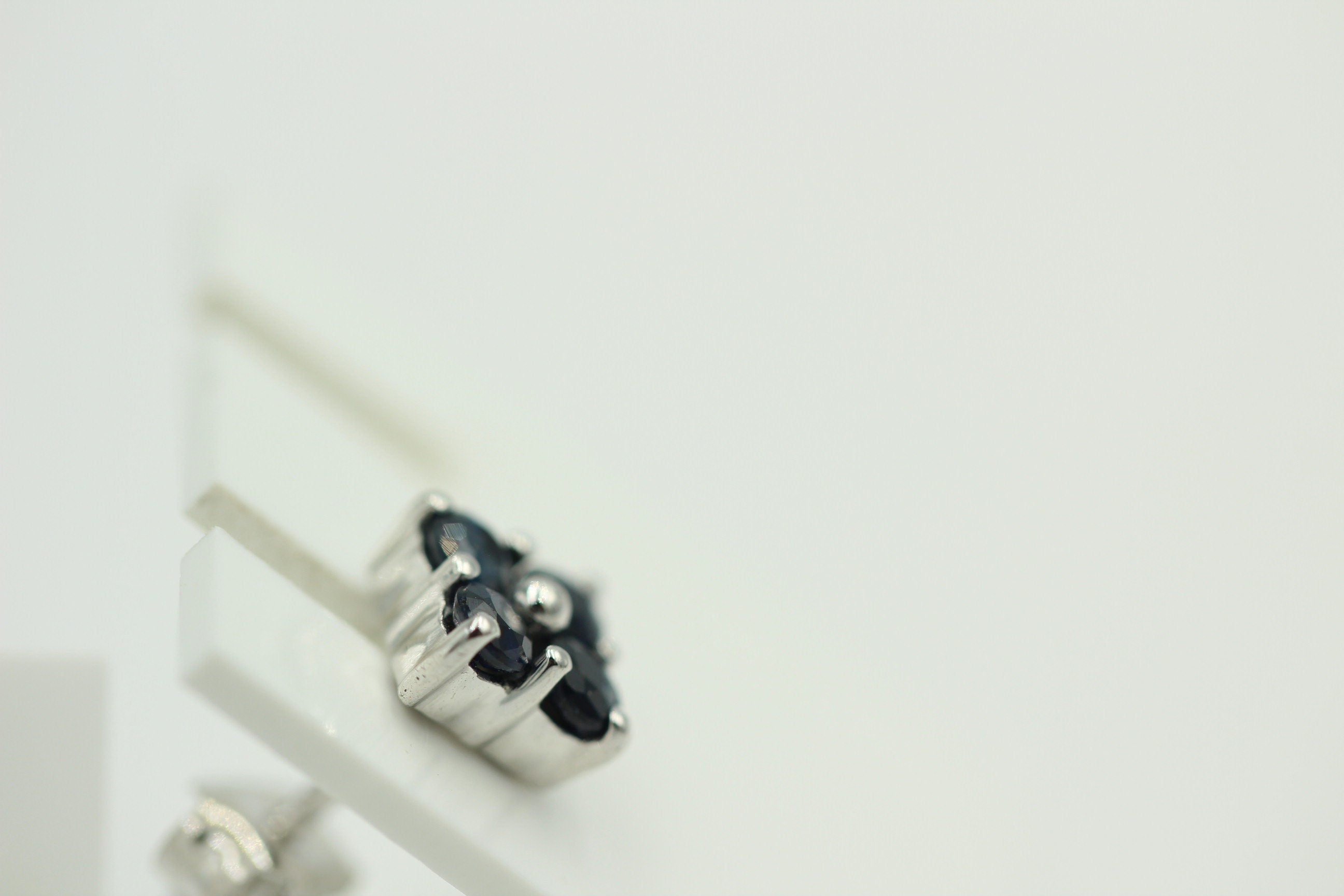 Edle 0,95 Carat schwarz blaue Saphir Ohrstecker 925 Sterling Silber Edelstein