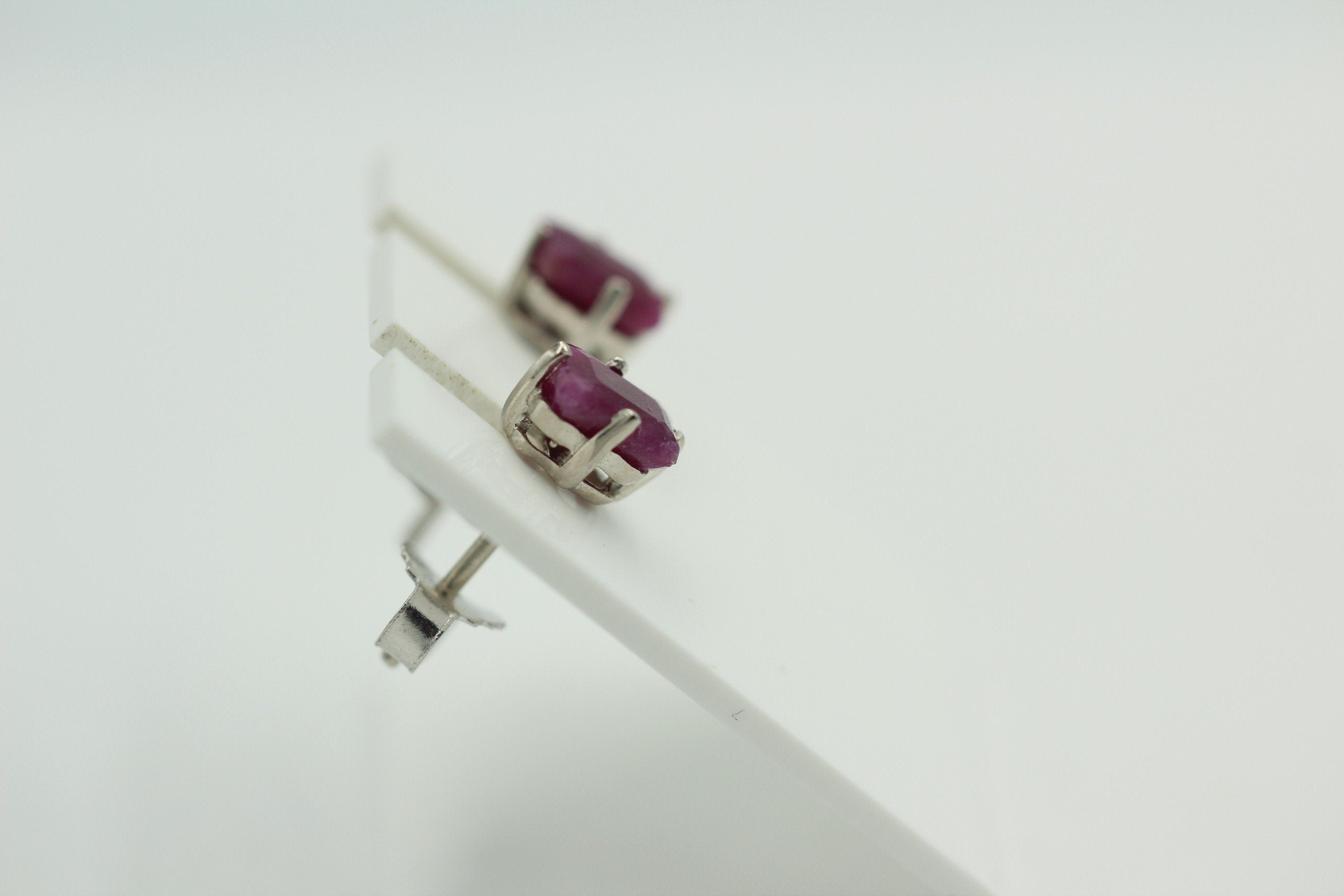 Edler 1,50 Carat Rubin Ohrstecker, Ohrring, 925 Silber, Rhodiniert