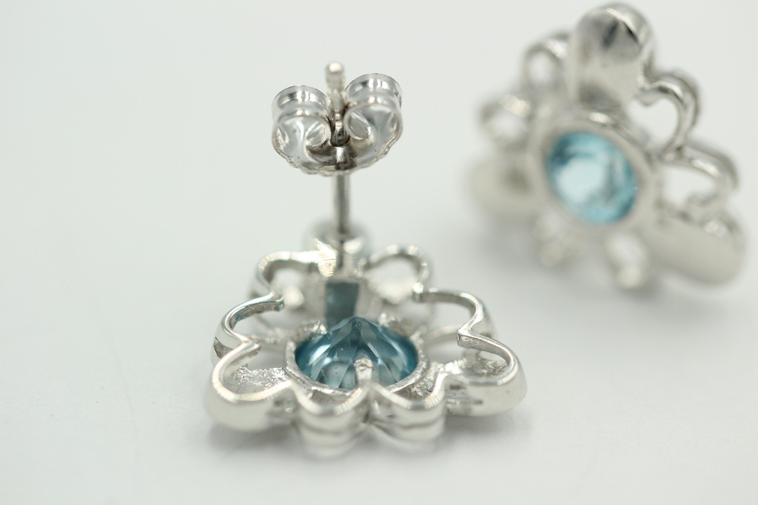 Blumige 2,20 Carat funkelnde Blautopas Ohrstecker, Ohrring, 925 Sterling Silber