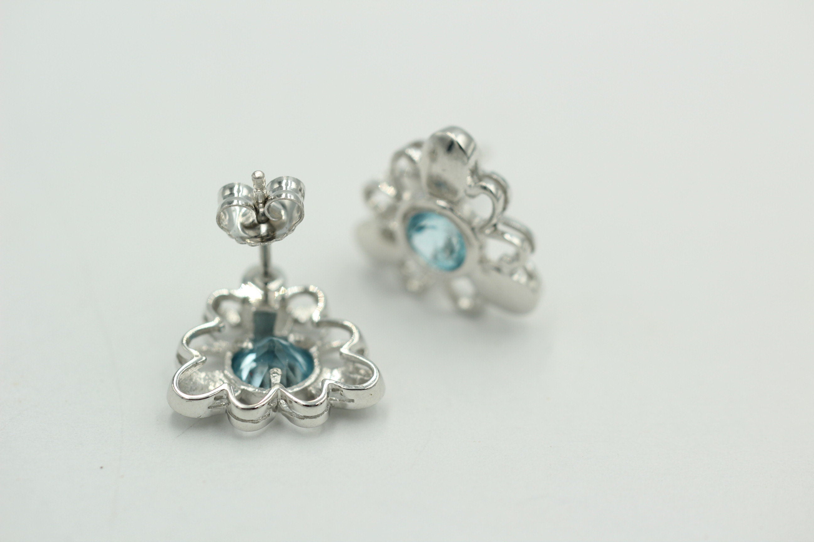 Blumige 2,20 Carat funkelnde Blautopas Ohrstecker, Ohrring, 925 Sterling Silber