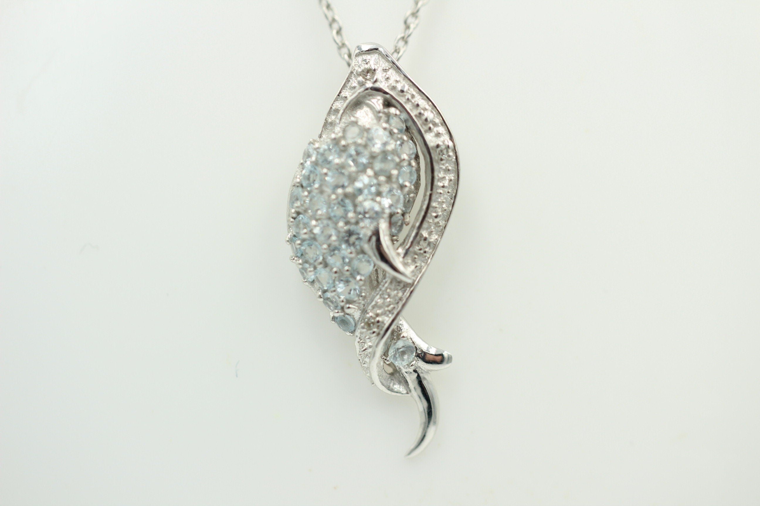 Edler 1,15 Carat Blautopas Fisch Anhanger, 925 Sterling Silber, Rhodiniert