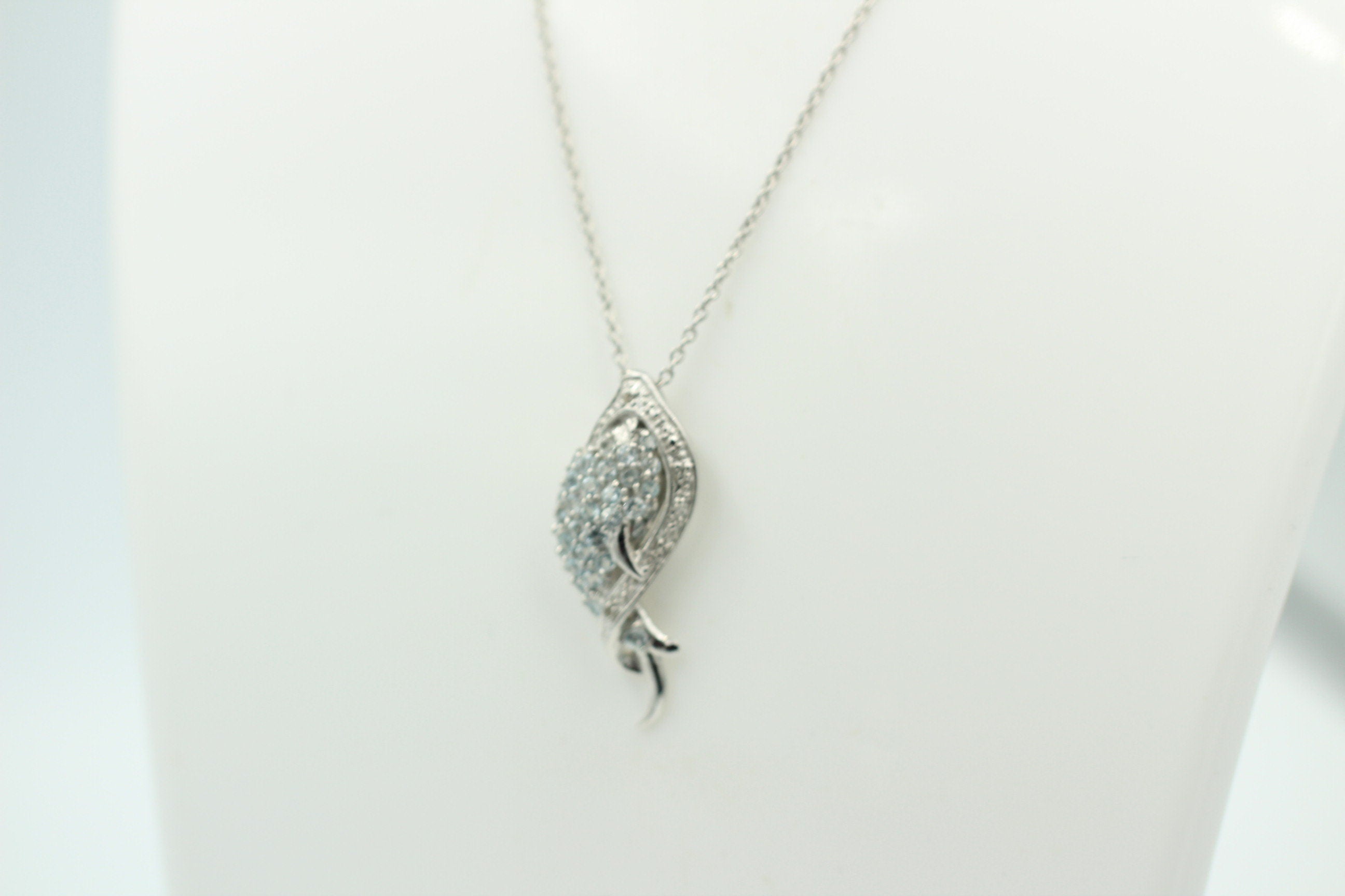 Edler 1,15 Carat Blautopas Fisch Anhanger, 925 Sterling Silber, Rhodiniert