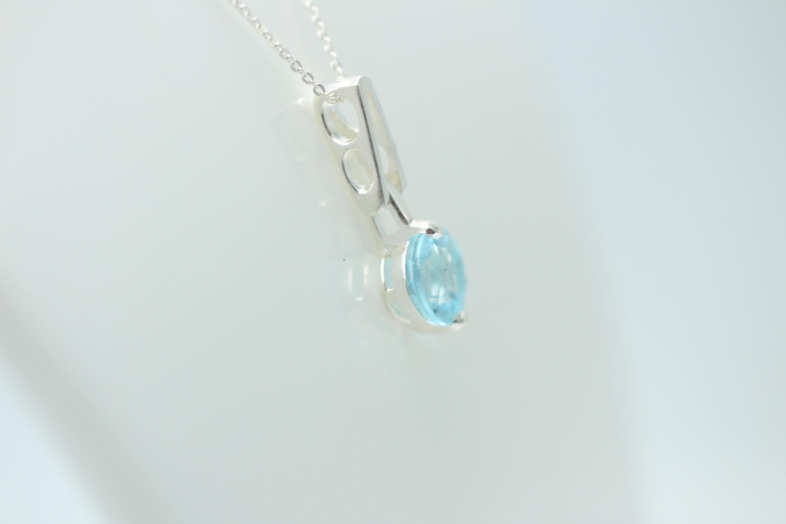 Design pur, 2,78 Carat Blautopas Anhänger 925 Sterling Silber Collier Kette