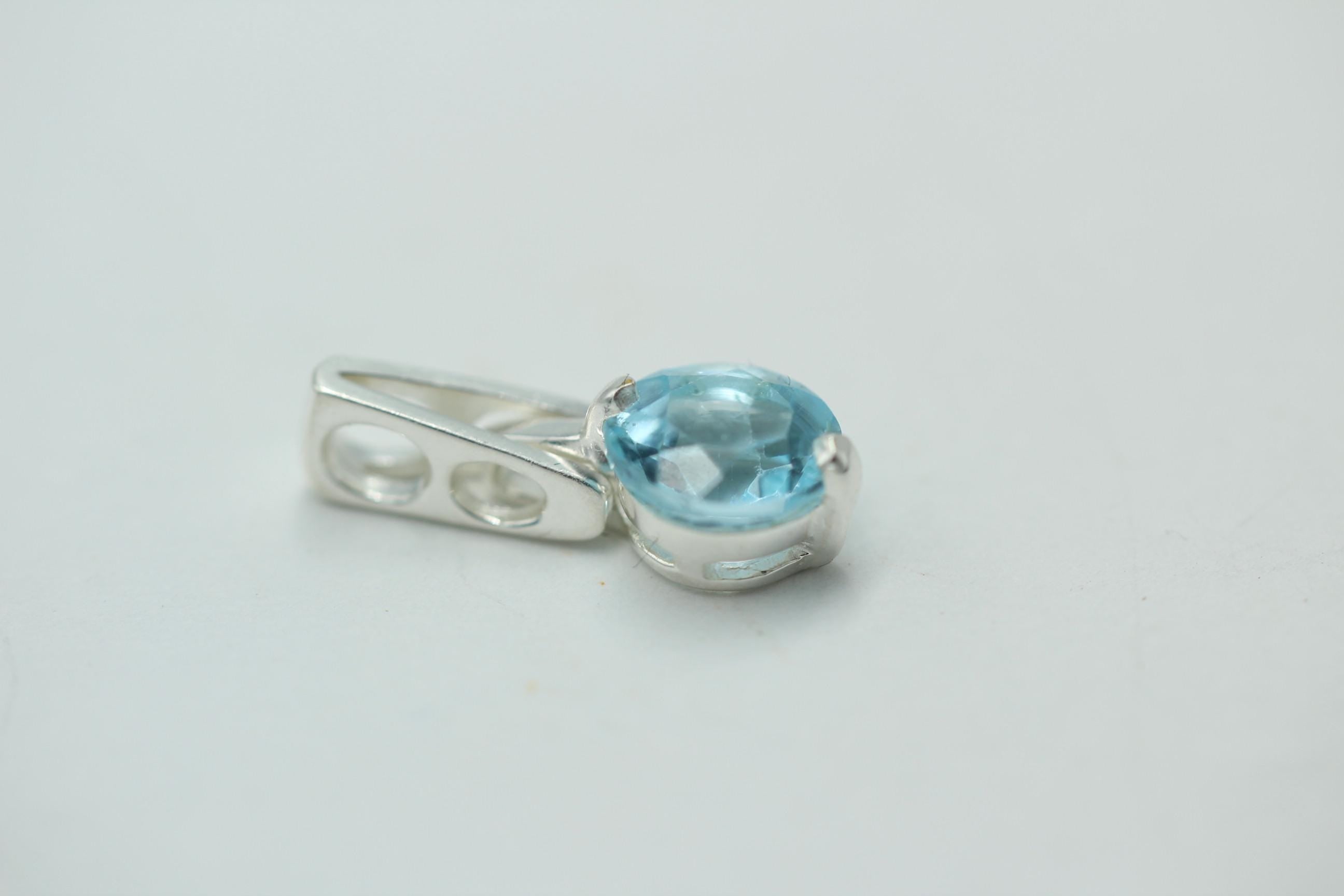 Design pur, 2,78 Carat Blautopas Anhänger 925 Sterling Silber Collier Kette