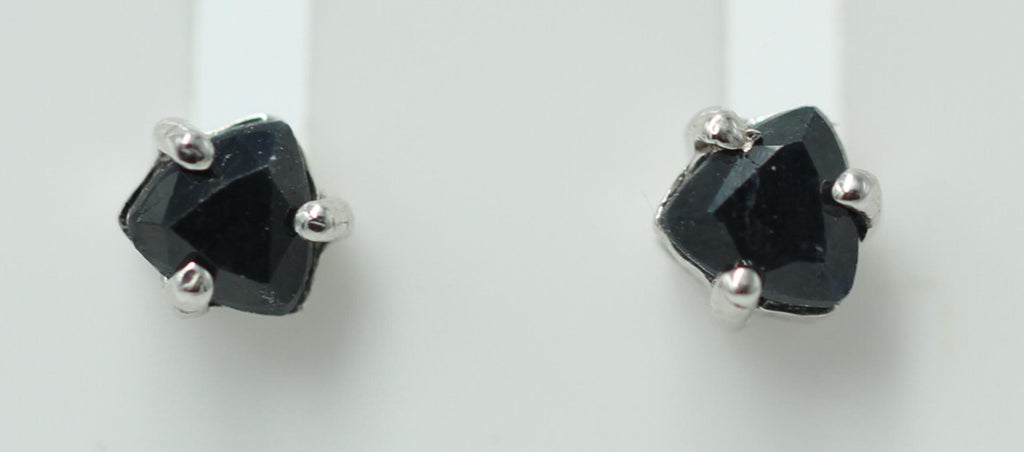 0,5 Carat schwarze Saphir Ohrstecker 925 Stelring Silber Trillion Schliff Top
