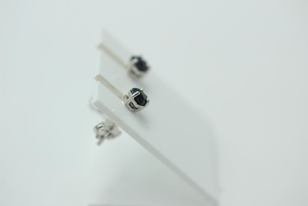 0,5 Carat schwarze Saphir Ohrstecker 925 Stelring Silber Trillion Schliff Top