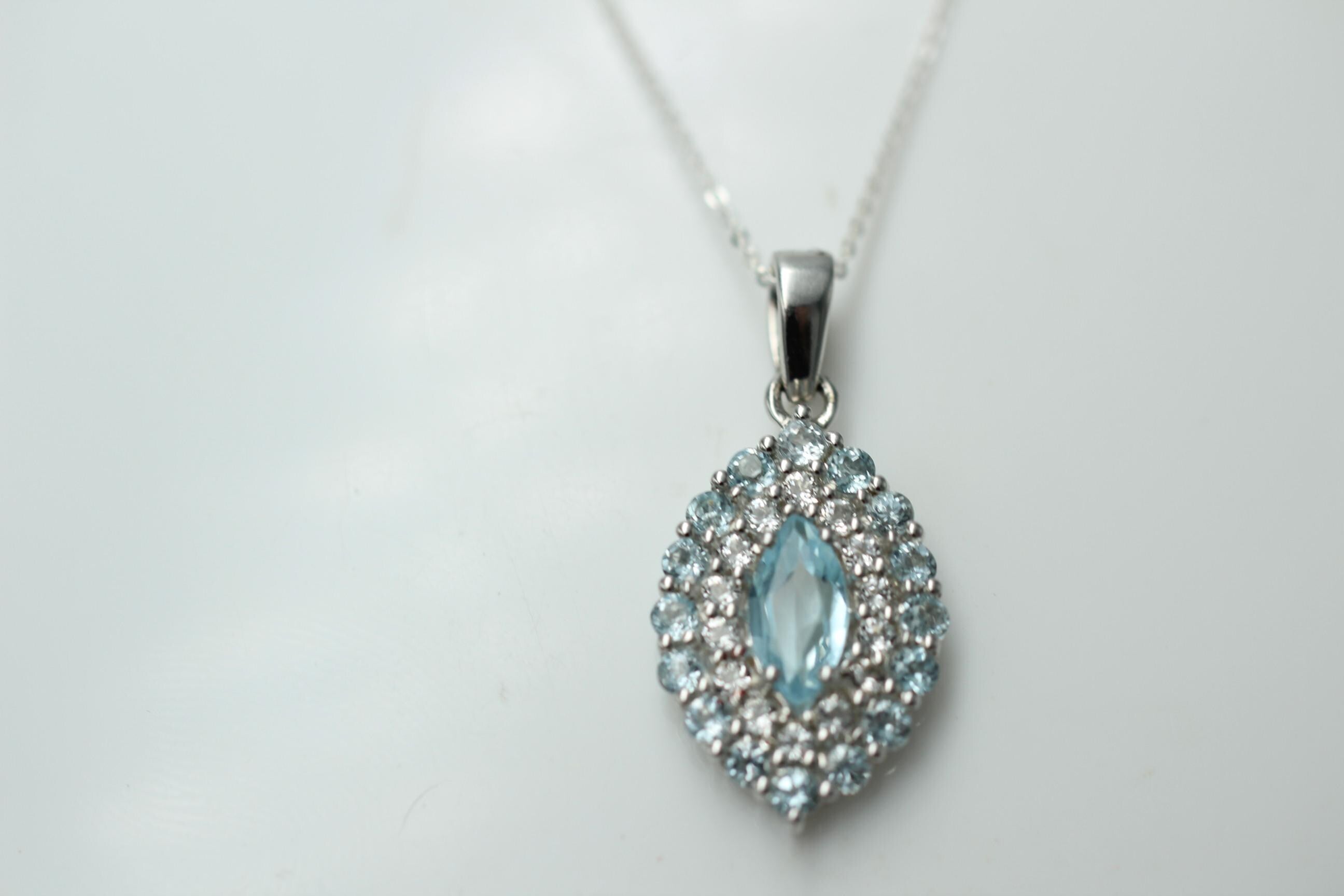 Blautopas Anhänger 925 Silber 2,95 Karat Edelstein Kette Weißtopas Akzente Geschenk für Sie, Blauer Tropfen Anhänger Handgefertigter Schmuck