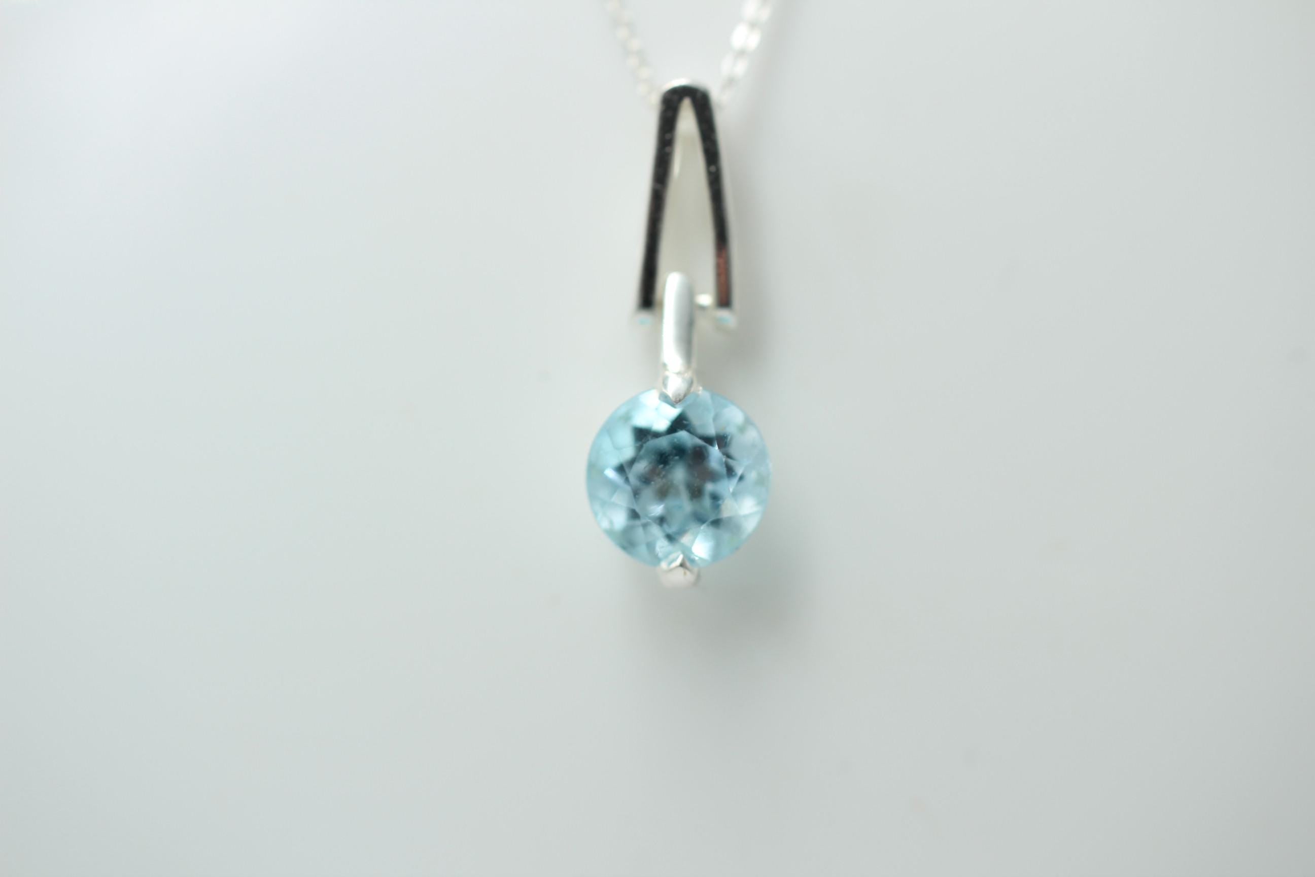 Design pur, 2,78 Carat Blautopas Anhänger 925 Sterling Silber Collier Kette