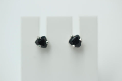 0,5 Carat schwarze Saphir Ohrstecker 925 Stelring Silber Trillion Schliff Top