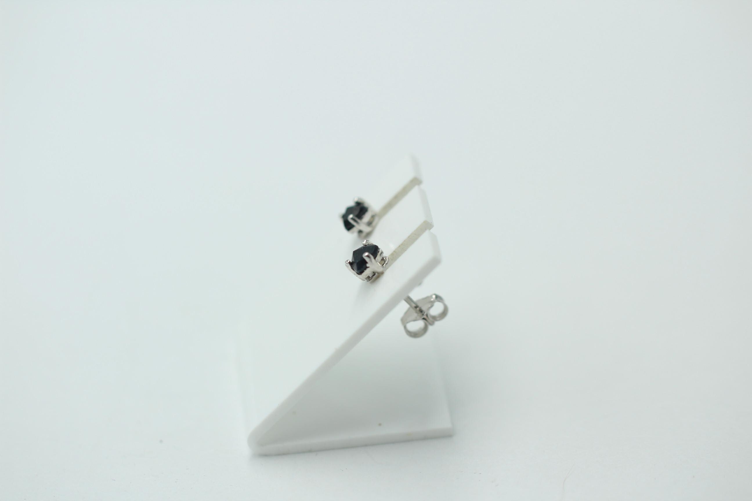 0,5 Carat schwarze Saphir Ohrstecker 925 Stelring Silber Trillion Schliff Top