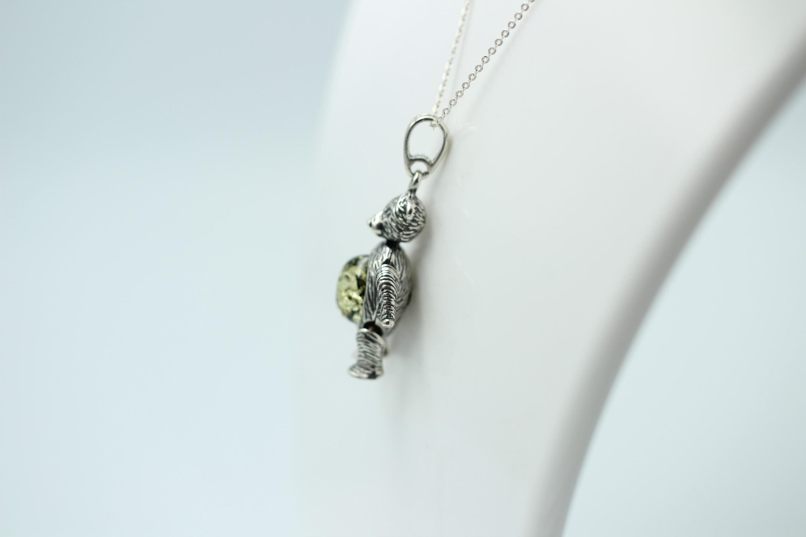 Design Bär 925 Silber mit grünem Bernstein beweglich und platisch Bärenkette