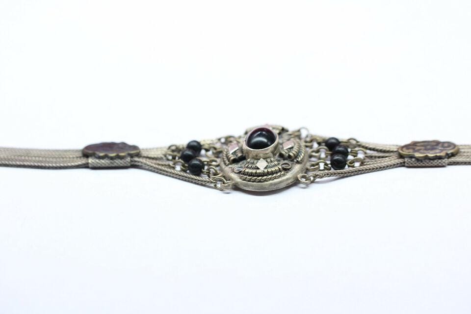 Armband Silber mit Niello, schwarze Glasperlen, wohl Balkan oder Russland 1850