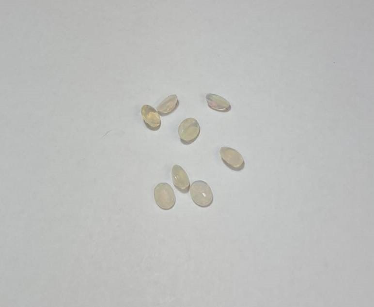 0,73 Carat Äthiopischer Opal 8 x 6mm A - AA Qualität aus Afrika Oval Schliff Weloopal Welo opal