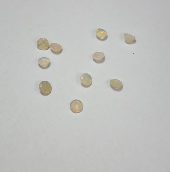 0,32 Carat Äthiopischer Opal 5 mm aus Afrika Weloopal Rundschliff in A - AA Qualität Welo Opal