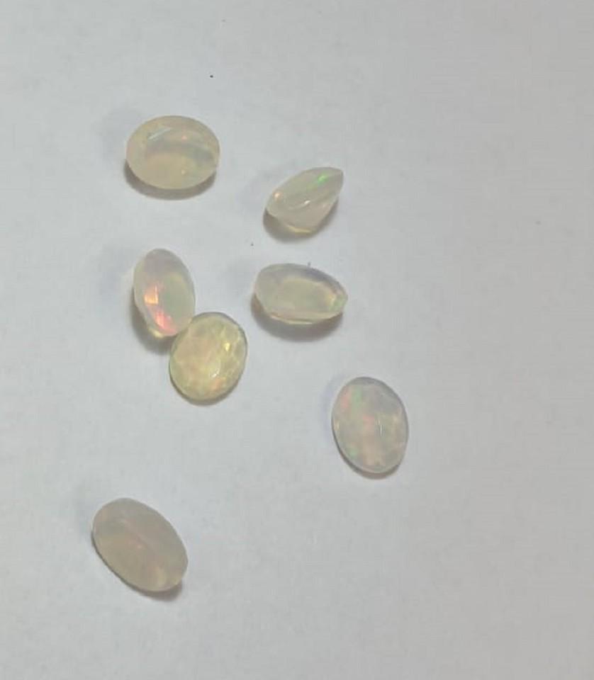 0,28 Carat Äthiopischer Opal 6 x 4mm A - AA Qualität aus Afrika Oval Schliff