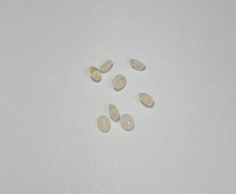 0,28 Carat Äthiopischer Opal 6 x 4mm A - AA Qualität aus Afrika Oval Schliff