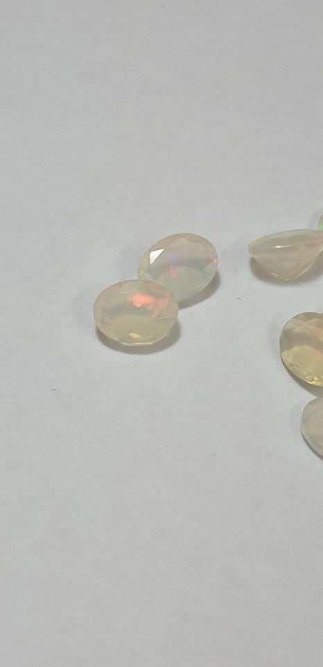 0,28 Carat Äthiopischer Opal 6 x 4mm A - AA Qualität aus Afrika Oval Schliff